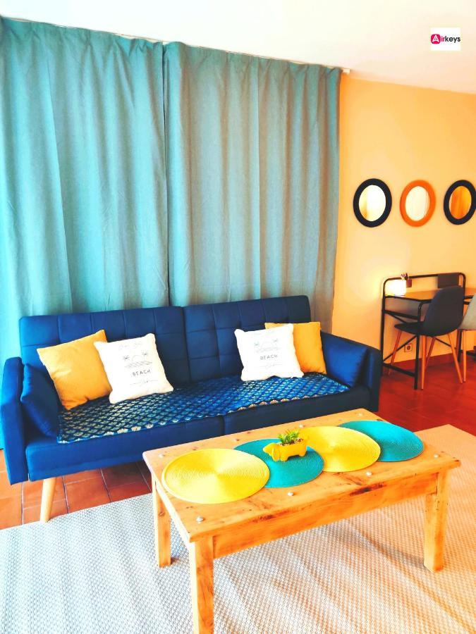 Grand Studio Azur Avec Terrasse - Vieil Antibes Luaran gambar
