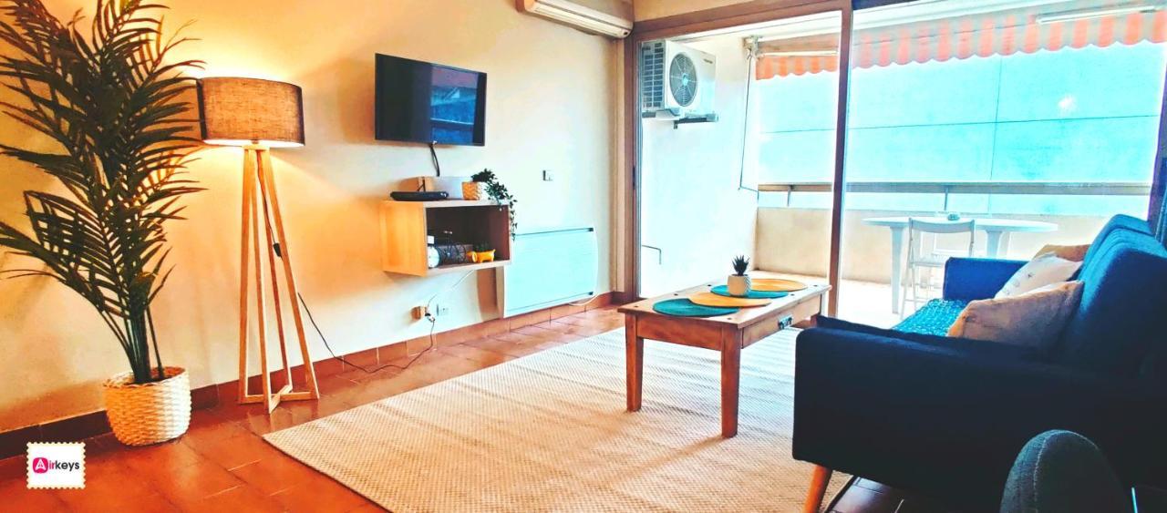 Grand Studio Azur Avec Terrasse - Vieil Antibes Luaran gambar