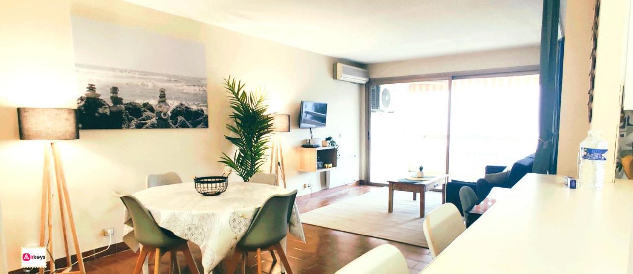 Grand Studio Azur Avec Terrasse - Vieil Antibes Luaran gambar