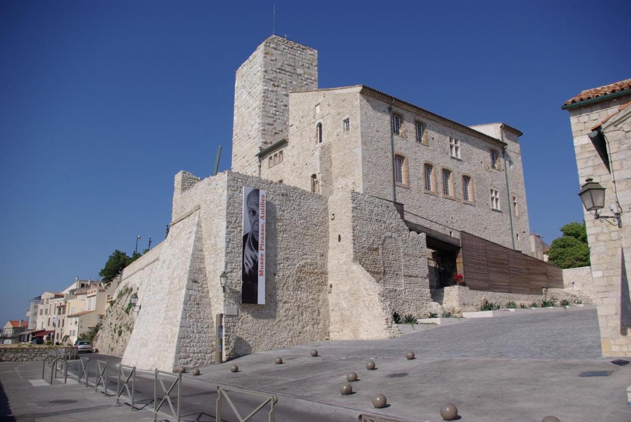 Grand Studio Azur Avec Terrasse - Vieil Antibes Luaran gambar